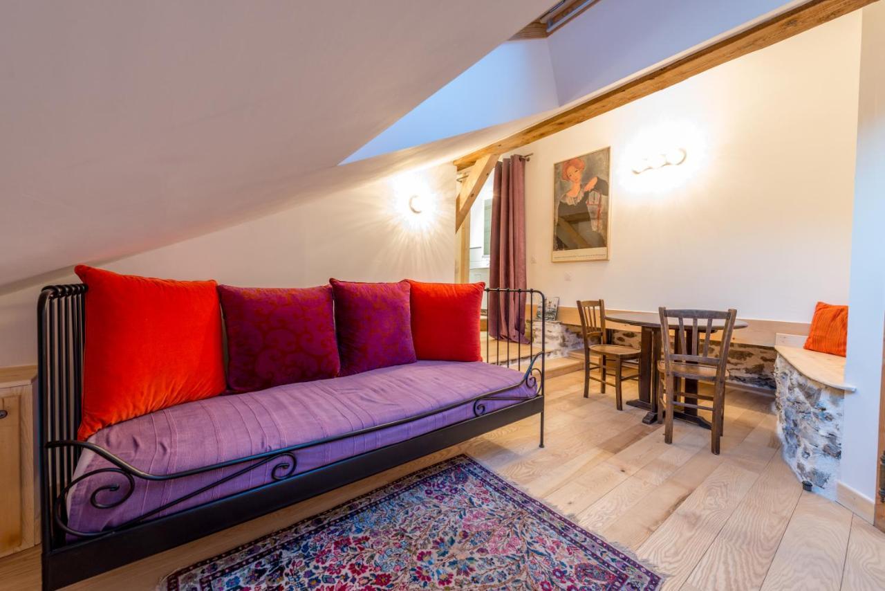 Au Cheval Blanc - Appartements Et Chambres D'Hotes Albertville Bagian luar foto