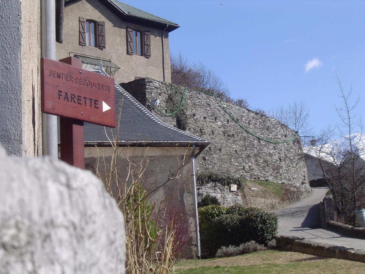 Au Cheval Blanc - Appartements Et Chambres D'Hotes Albertville Bagian luar foto