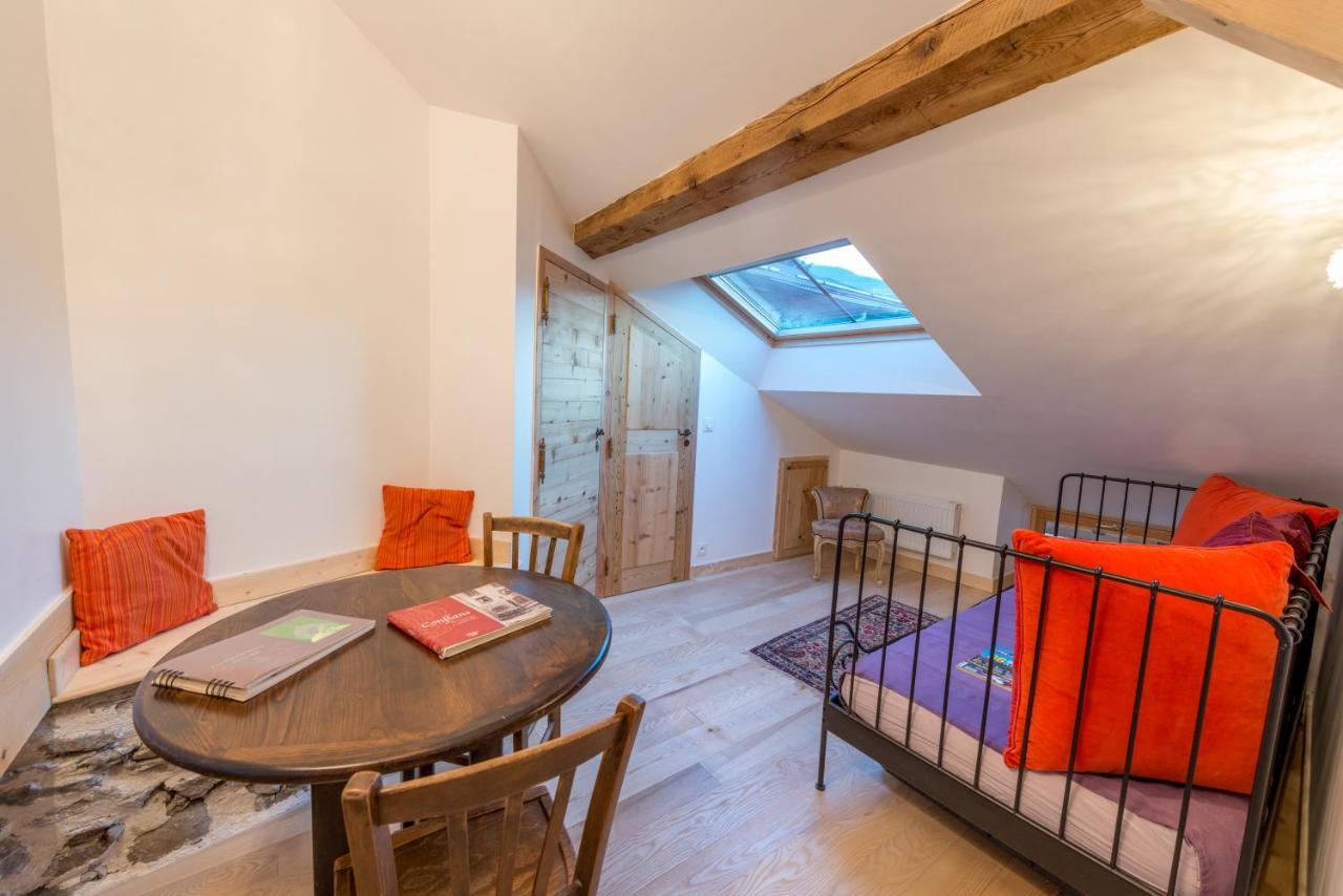 Au Cheval Blanc - Appartements Et Chambres D'Hotes Albertville Bagian luar foto