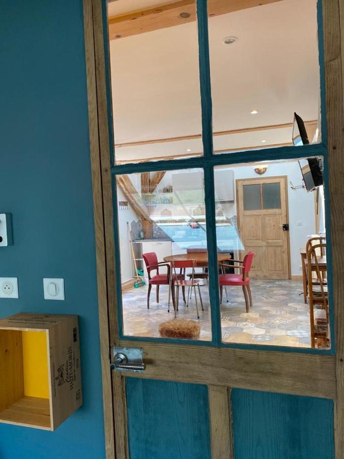 Au Cheval Blanc - Appartements Et Chambres D'Hotes Albertville Bagian luar foto
