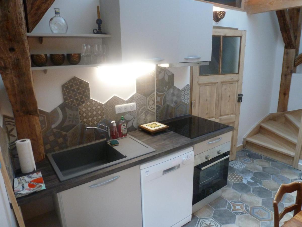 Au Cheval Blanc - Appartements Et Chambres D'Hotes Albertville Bagian luar foto