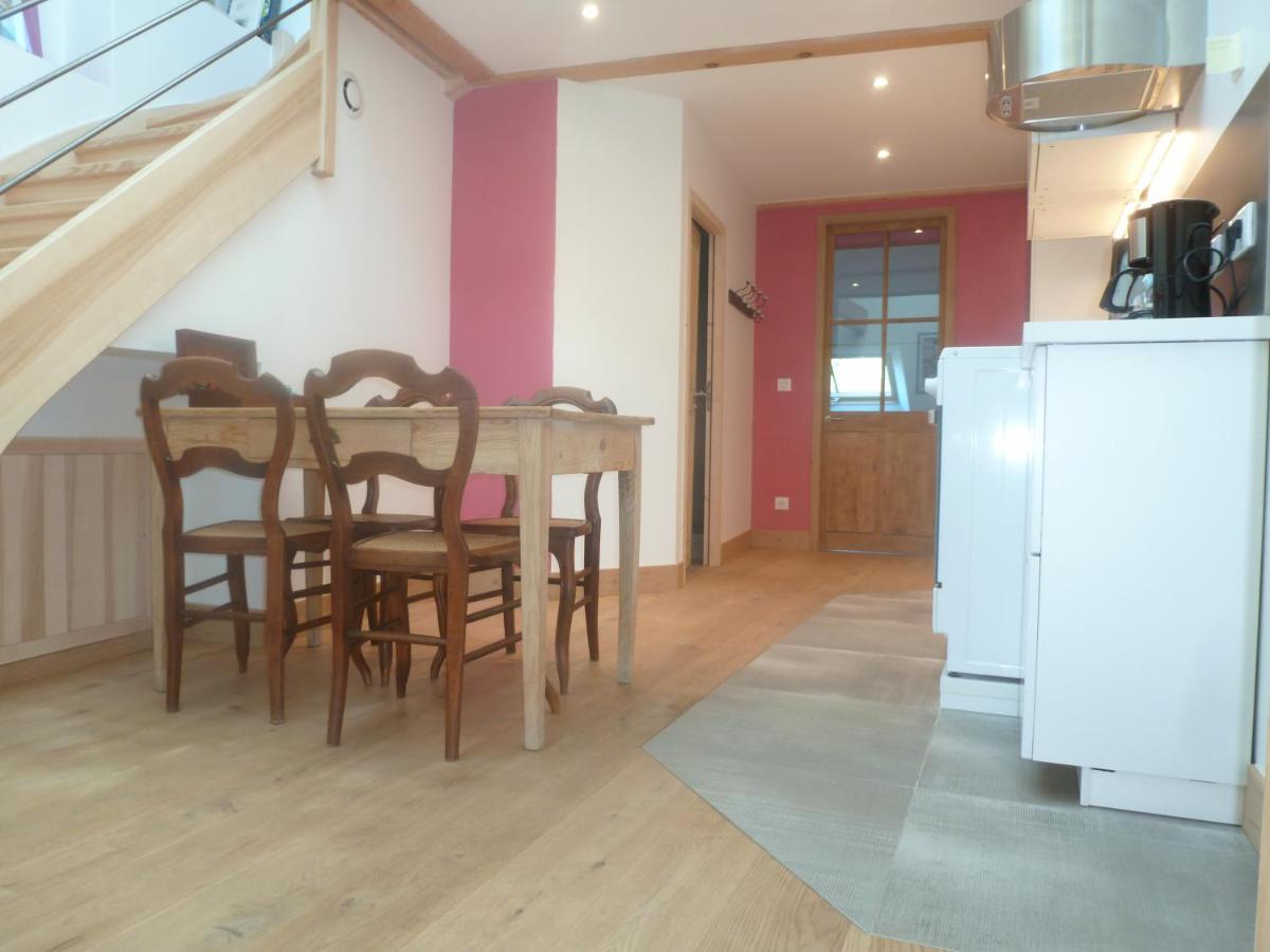 Au Cheval Blanc - Appartements Et Chambres D'Hotes Albertville Bagian luar foto