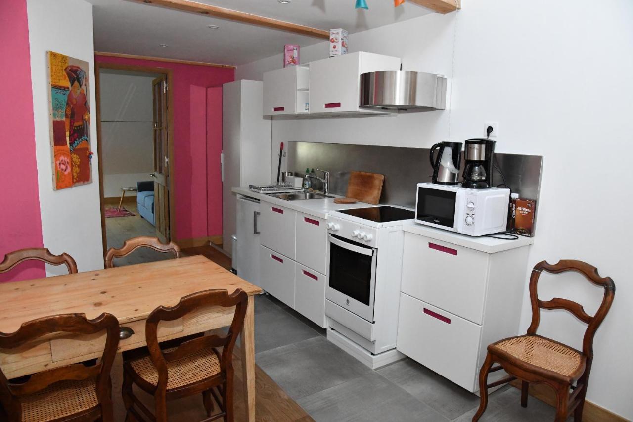 Au Cheval Blanc - Appartements Et Chambres D'Hotes Albertville Bagian luar foto