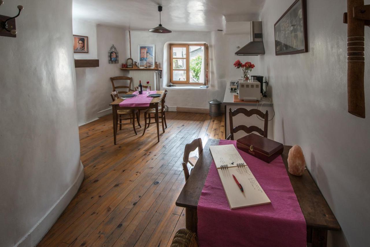 Au Cheval Blanc - Appartements Et Chambres D'Hotes Albertville Bagian luar foto