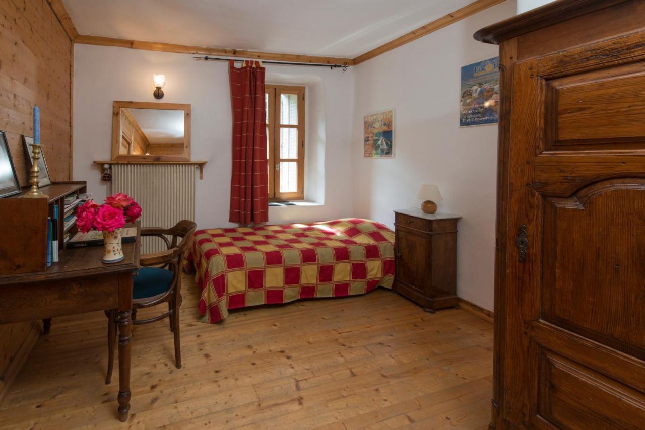 Au Cheval Blanc - Appartements Et Chambres D'Hotes Albertville Bagian luar foto