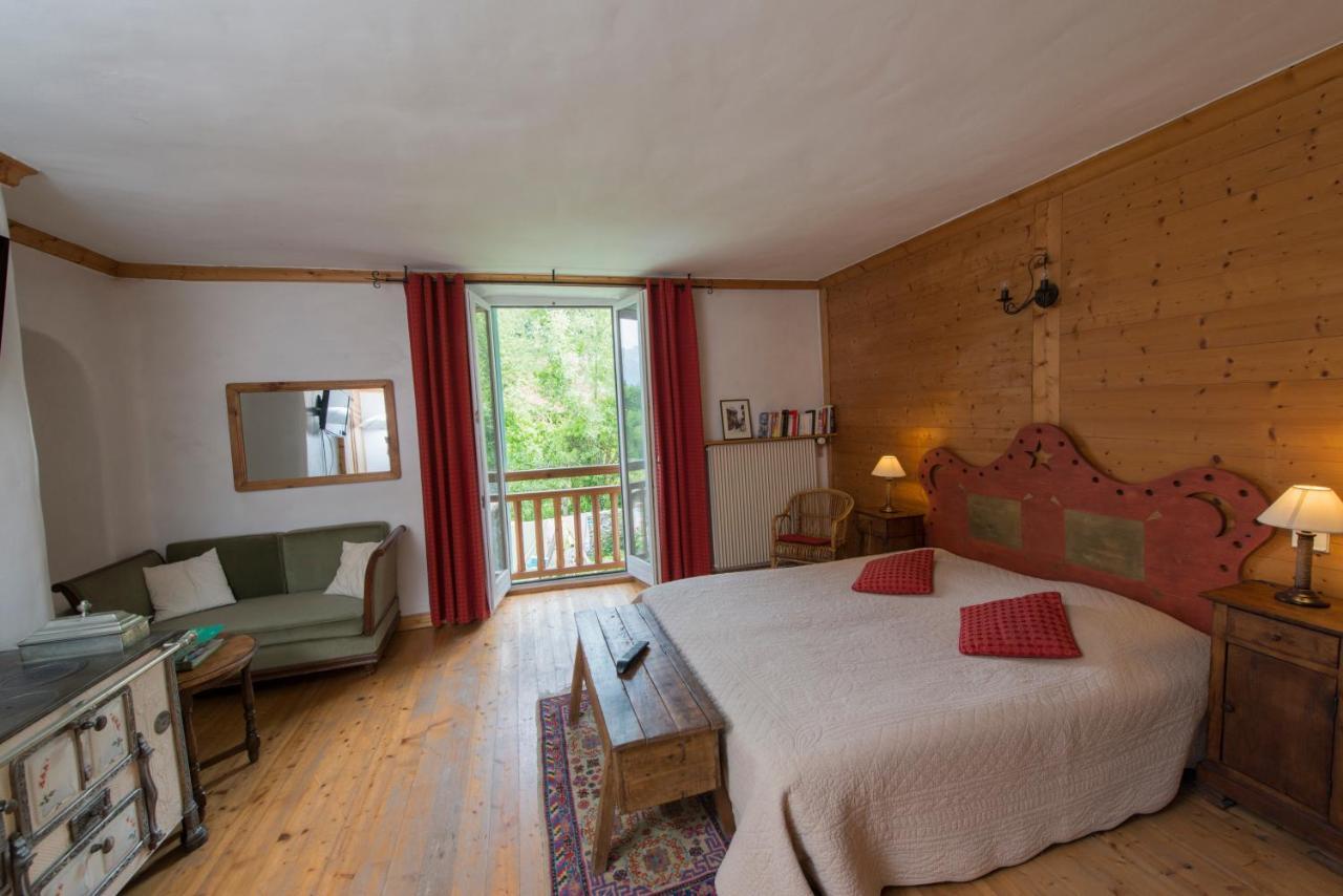Au Cheval Blanc - Appartements Et Chambres D'Hotes Albertville Bagian luar foto