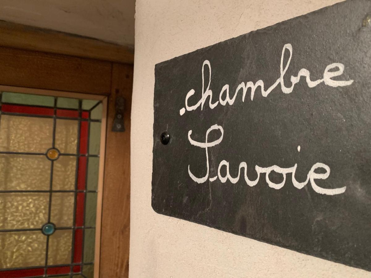 Au Cheval Blanc - Appartements Et Chambres D'Hotes Albertville Bagian luar foto