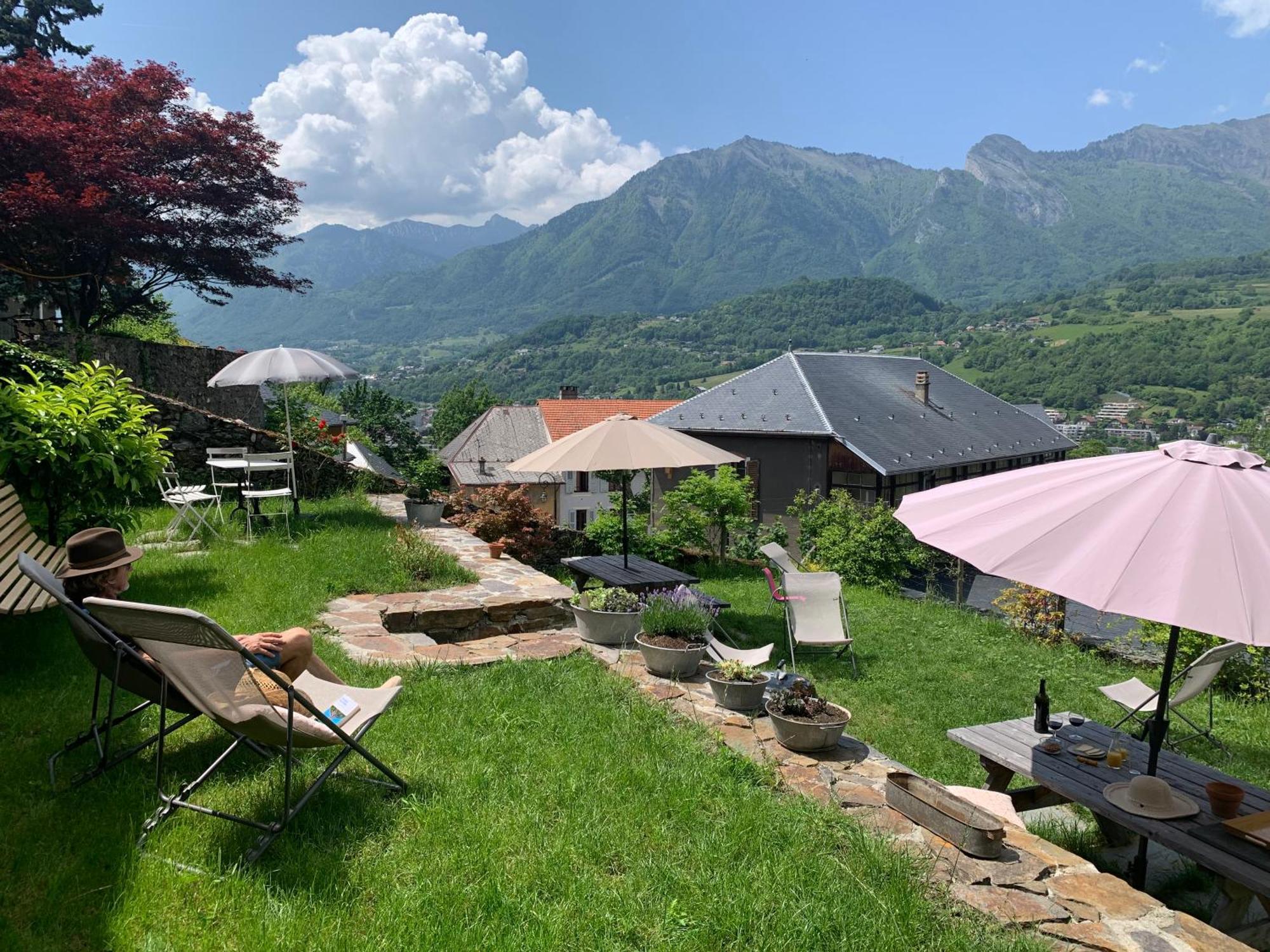 Au Cheval Blanc - Appartements Et Chambres D'Hotes Albertville Bagian luar foto
